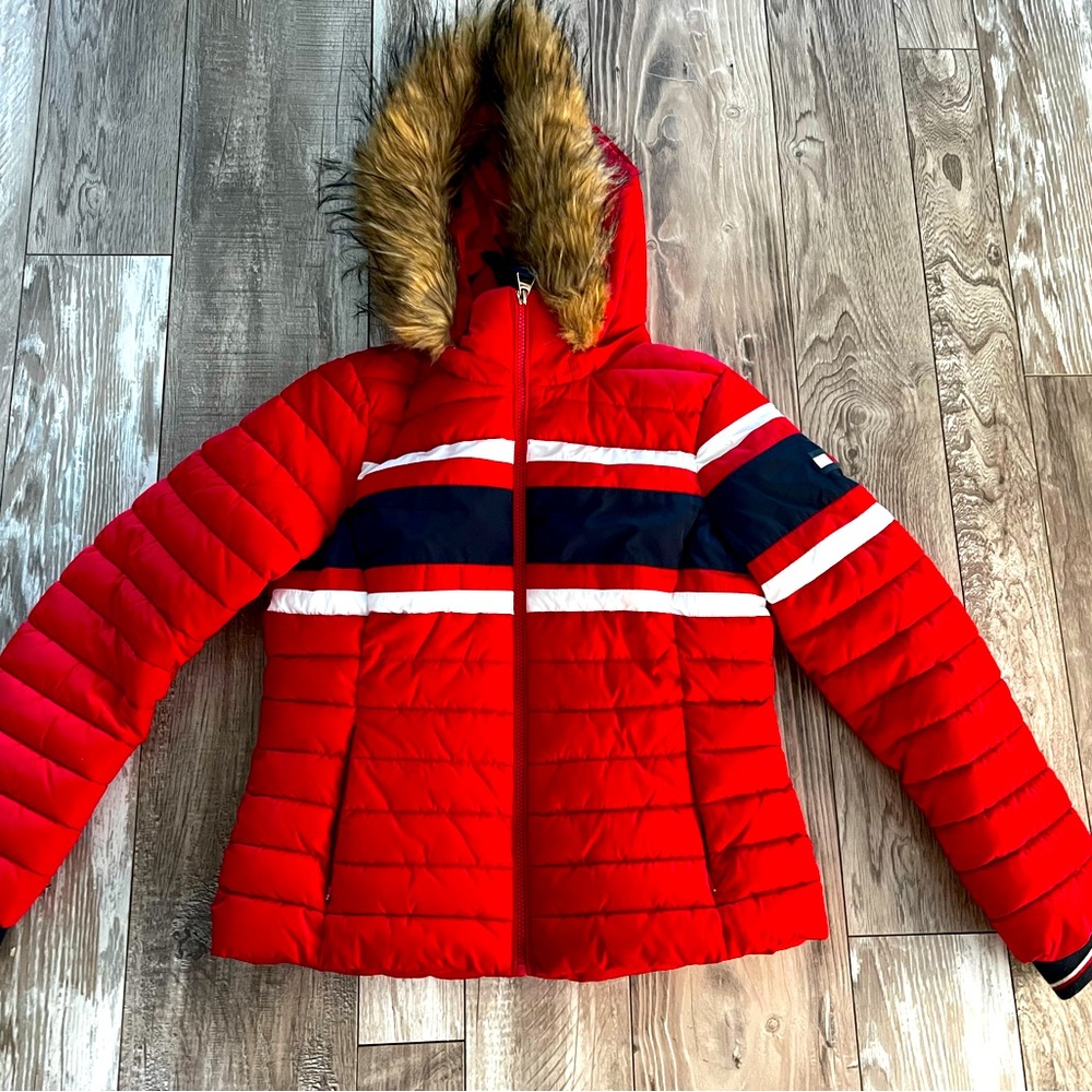 Vibrant Tommy Hilfiger puffer jacket!